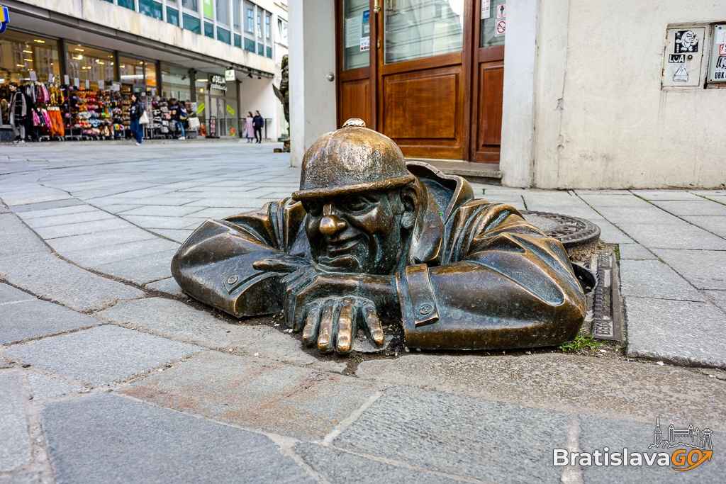 Čumil statue