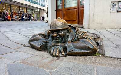 Čumil Statue