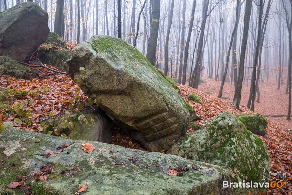Písaný kameň Boundary Stone