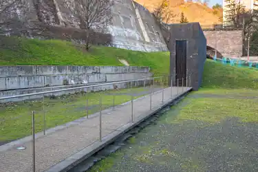 Tombs and mausoleums